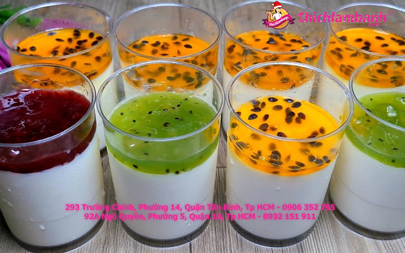 huong dan cach lam panna cotta chuan vi y voi 5 vi sot trai cay tuoi